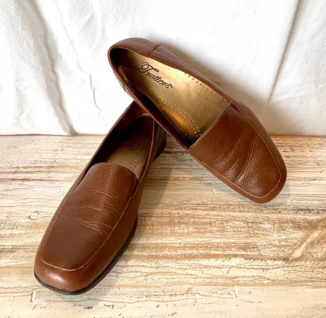 Women's Trotters, Tan Leather Slip on Loafers, Size 9, EUC