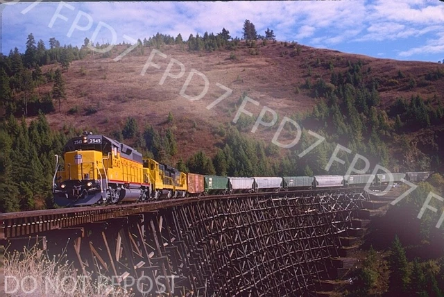 ORIGINAL SLIDE UP Union Pacific GP38-3 2545 Action;Nucrag,ID;September 1998