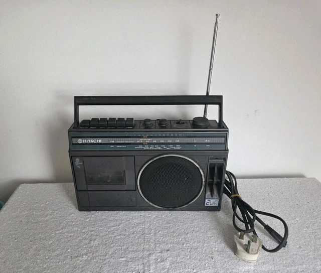 HITACHI PORTABLE TRIMODE Portable Combination TV Radio Tape £78.70