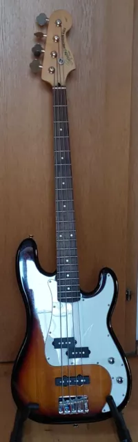 SQUIER Precision Bass by Fender Bass-Gitarre E-Gitarre (auch für Anfänger)