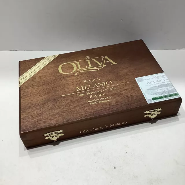 Oliva | Serie V Melanio Robusto Wood Cigar Box Empty - 9" x 6" x 1.5", Excellent