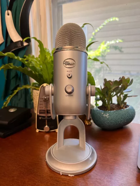 Blue Yeti Studio 6123112 Vocal/Instrumental USB Silver Microphone - Barely Used!