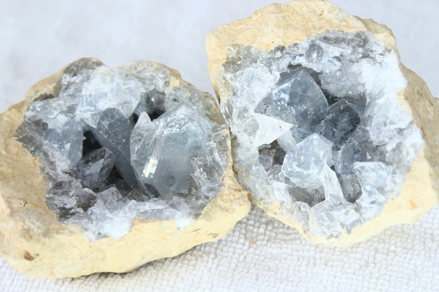 Schöne Coelestin-Druse* von der Insel Djerba, Tunesien aus Mineraliensammlung