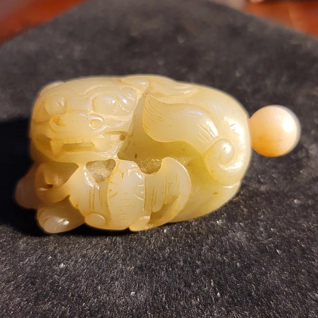 Foo Dog Old Chinese Snuff Bottle