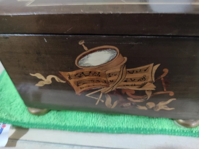 Cofanetto Legno Con Intarsi.