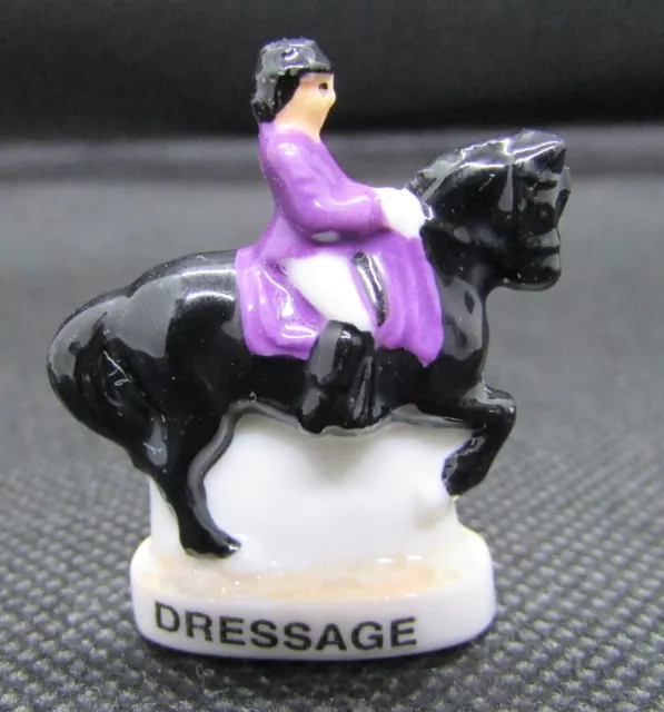 Fève Série EQUITATION - " Le Dressage " Cheval noir avec écuyère tenu violet #G1