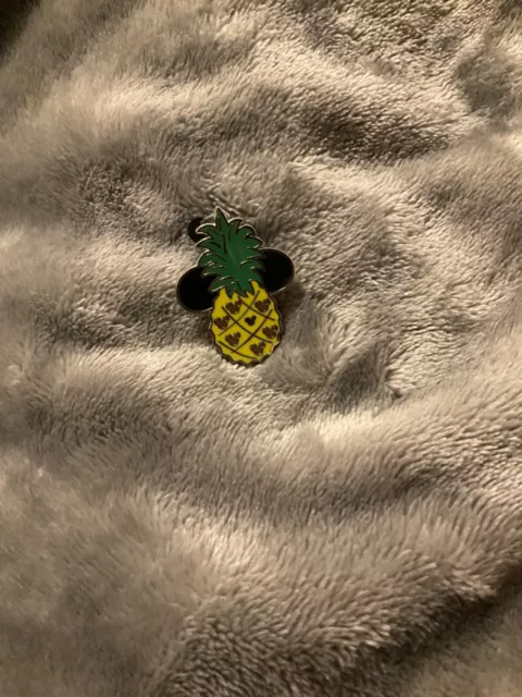 Disney Trading Pin Mickey Mouse Pineapple Pin