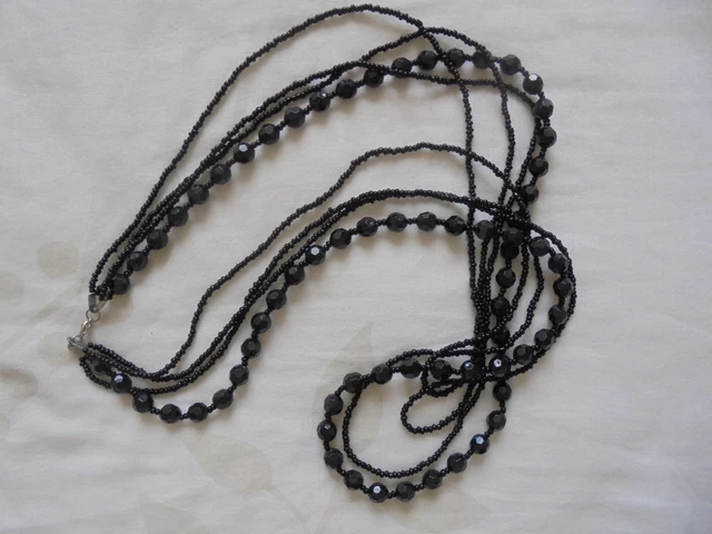 Sautoir Vintage Avec Pompon – Plastique Noir – Bijou Ancien Original