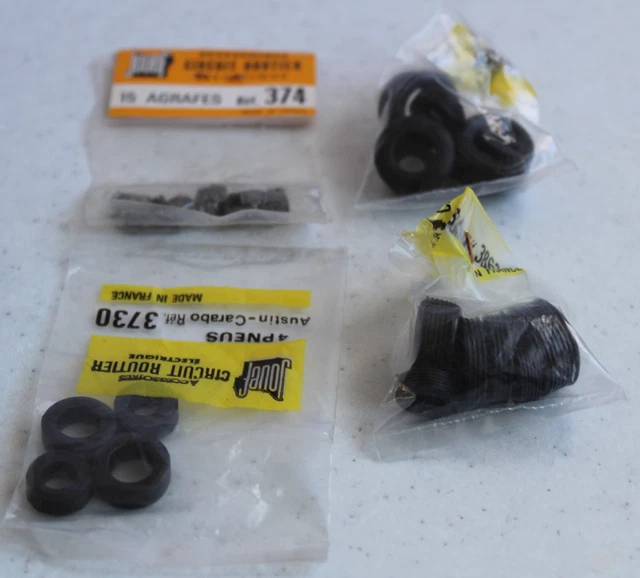 Lot 3 sachets pneus  +  1  d'agrafes  circuit routier  " JOUEF "  pas SCALEXTRIC