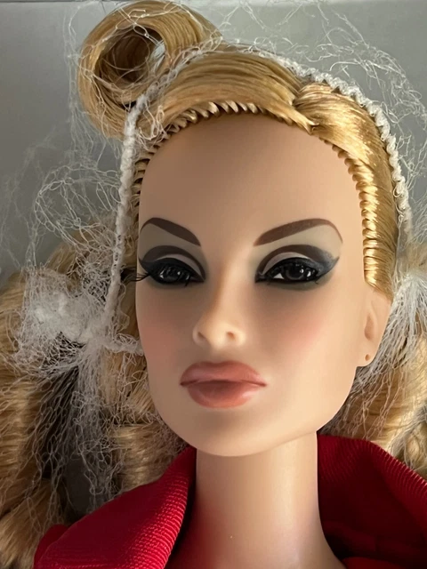 Integrity – Red Zinger – Dana Zarr – 2009 – Fashion Royalty