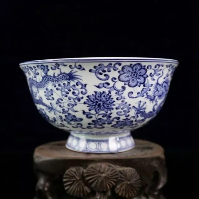 Old Chinese Blue and white porcelain Painted double dragon pattern bowl Qianlong