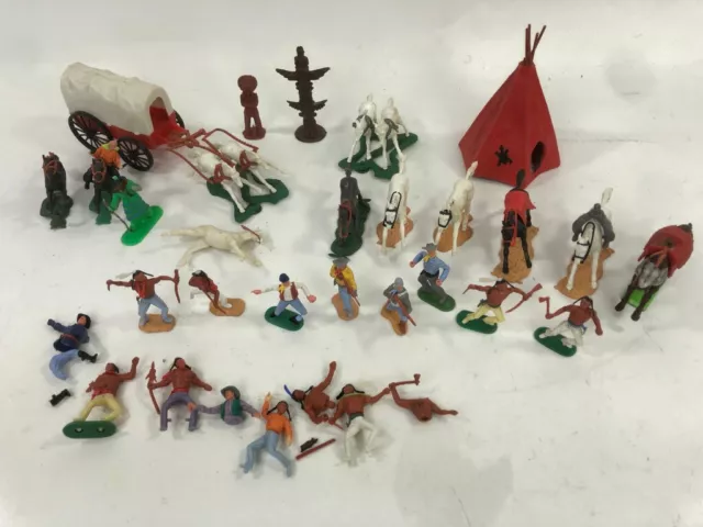 Timbo Toys und andere Konvolut - Indianer Cowboys Plastik Figuren Zubehör