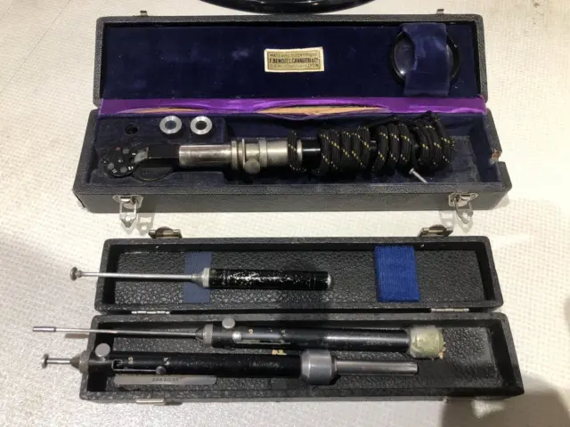 Instruments d'ophtalmologie médicale, ensemble de 2 coffrets des années 50