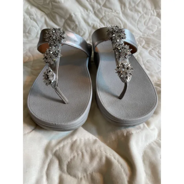 FitFlop Women's Size 10 Galaxy Sparkling Bead Cluster Silver Thong Sandal