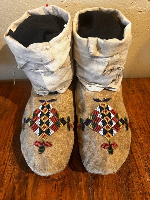 Antique OLD 19c. Native American Indian M Lakota Plains Buffalo Hide M￼occasins