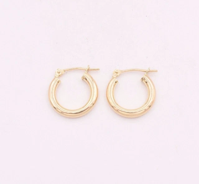 Goldum NYC 13/16 Polished Oval Scroll Hoop Earrings – Real 10K Yellow Gold, 0.4g, Snap Closure