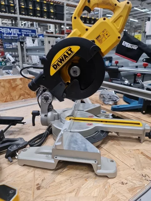 DeWalt Power Tool 1300W 240V 216mm Corded Compound Mitre Saw DWS773-GB