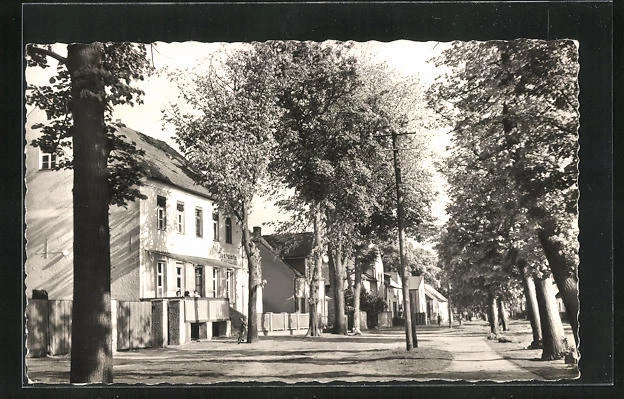 AK Friedersdorf, Hauptstraße mit Gaststätte