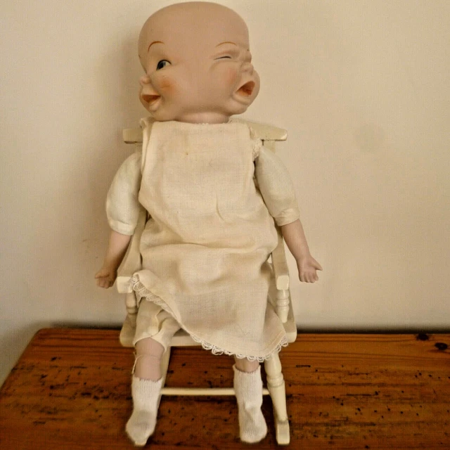 DRÔLE DE PETITE POUPÉE ANCIENNE TÊTE RHODOID ? CORPS PEAU
