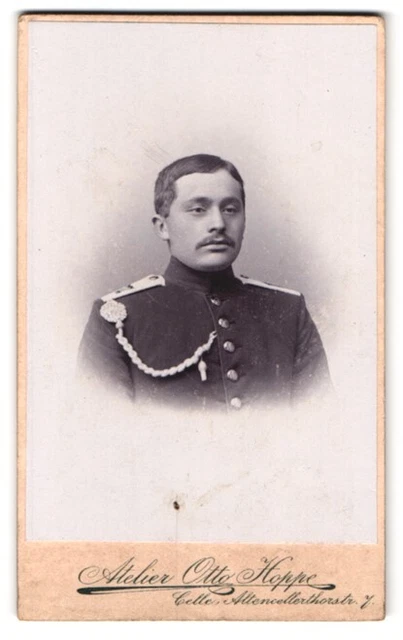 Fotografie Otto Hoppe, Celle, Altencellerthorstr. 7, Portrait Sildat in Uniform