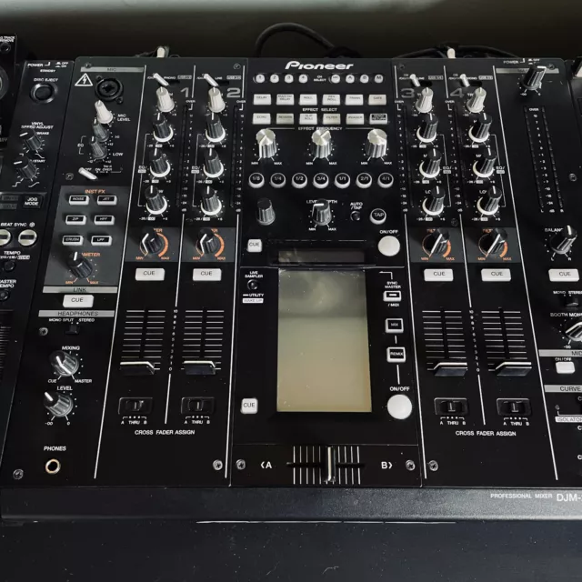 Pioneer DJM-2000 Nexus Professional DJ 4 Channel Mixer W/Odyssey Flight Case