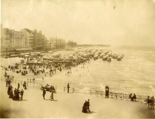 ND. Belgique, Ostende, La Plage prise du Kursaal Vintage albumen print.  Tirag