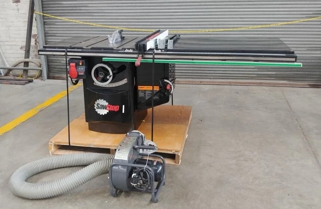 SawStop CB73480-52 480-Volt 52-Inch Industrial T-Glide Cabinet Table Saw System