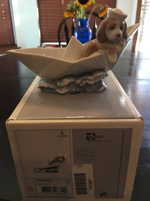 LLADRO FIGURINE LITTLE Stowaway Dog #6642 With Original Box