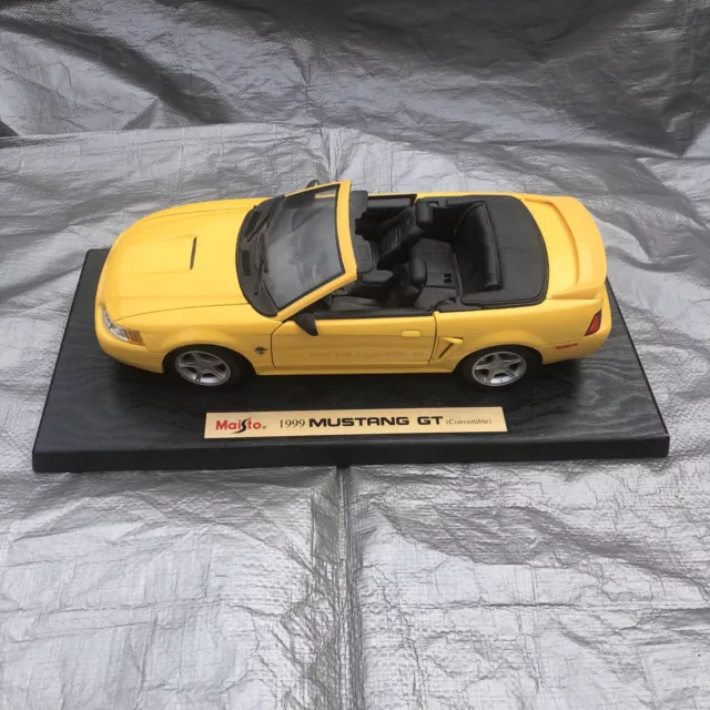 Maisto Die Cast Car - 1:18 Scale - 1999 Ford Mustang GT Convertible - Yellow