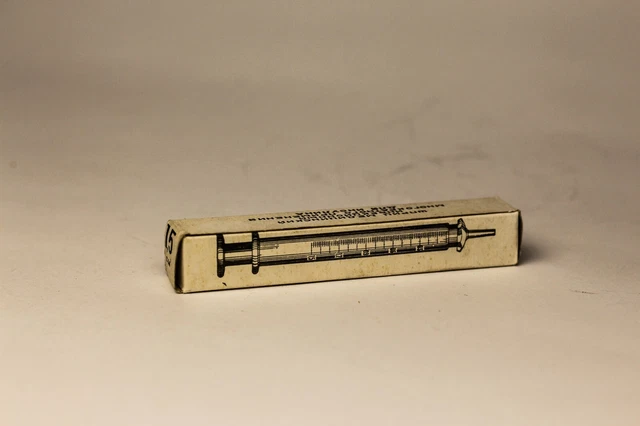 1.5 ml antique GLASS SYRINGE Old medical Vintage REUSABLE HYPODERMIC USSR