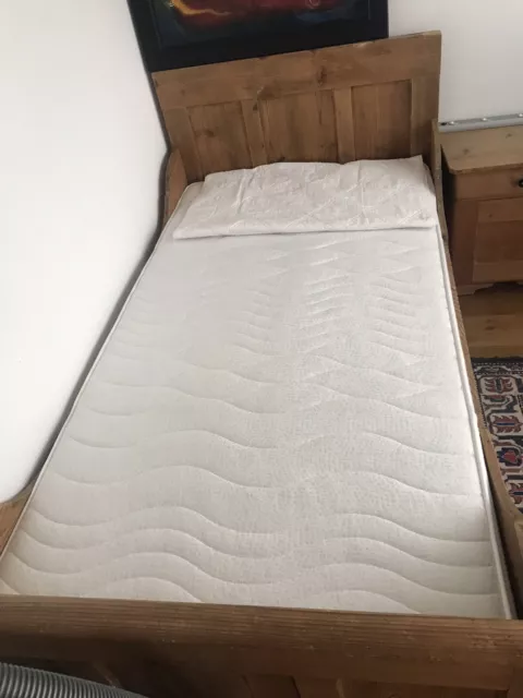Bett Holzbett Antik komplett neue Matratze 190x100cm massiv + Nachttisch