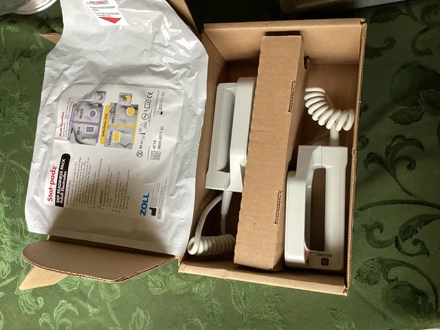 Zoll M, E, and R Series External Adult/ Pedi Paddles NEW IN BOX with set of Pads