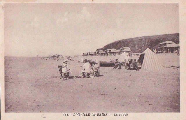CPA 50 Env. St Pair/Mer Granville DONVILLE LES BAINS La Plage animée
