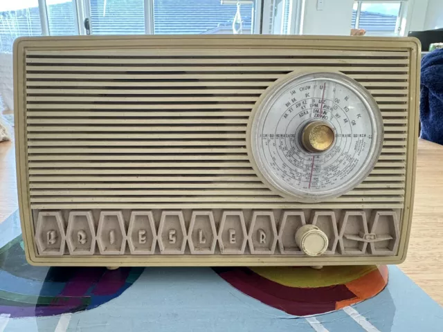 Vintage Radio - Kriesler Australasia - Model 11-99 - Beige - Working
