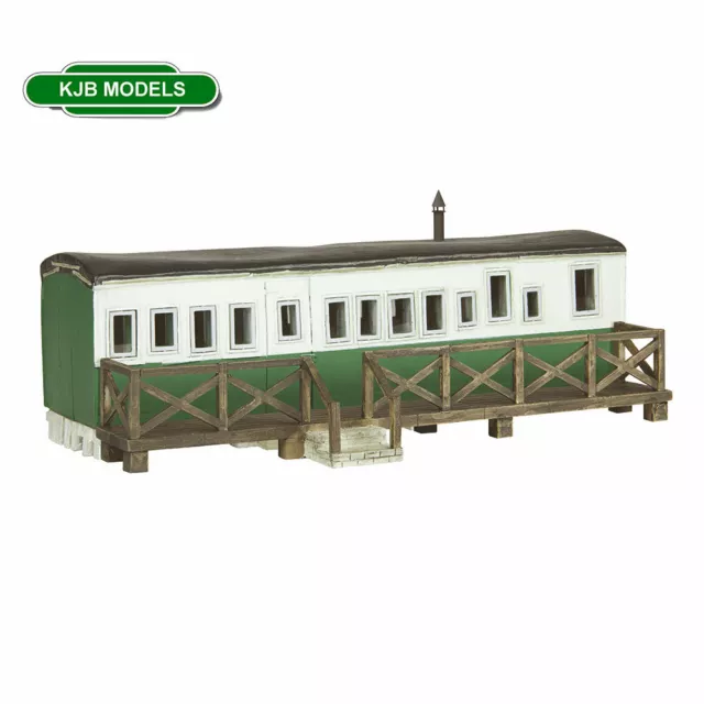 BNIB OO Gauge Bachmann Scenecraft 44-0150G Holiday Coach Green and White