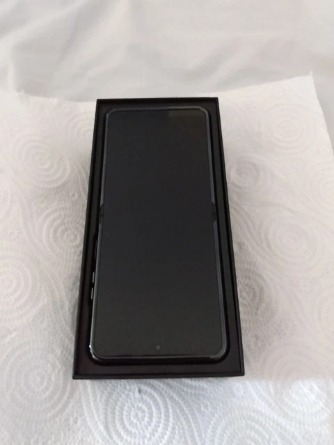 Motorola Razr 40 Ultra 256GB Black Unlocked.Used Once. Brand New Condition.