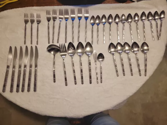 Oneida Community MADRID Stainless Flatware With Black Accent 40 pcs