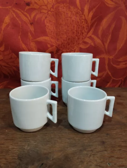 vintage :  lot de 36 tasses à café bistrot en porcelaine blanche empilable