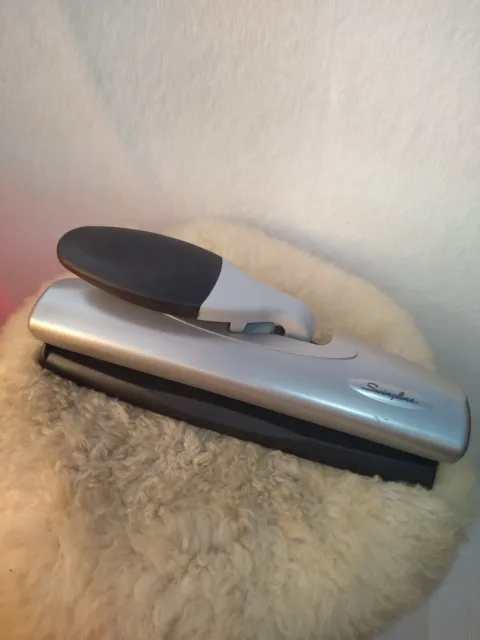 Swingline 3 Hole Punch - Light Touch Commercial Heavy Duty - Great Condition