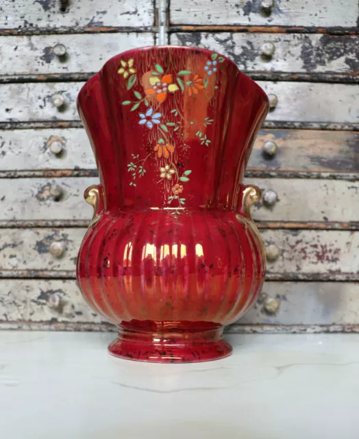 Vase Crown Devon 'Fieldings' Red Lustreware. Hand Painted Rot Lüster Handgemalt