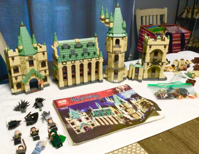 HARRY POTTER LEGO 4842 retired HOGWARTS CASTLE w/ instructions & MINI FIGURES HARRY POTTER LEGO 4842 retired HOGWARTS CASTLE w/ instructions & MINI FIGURES