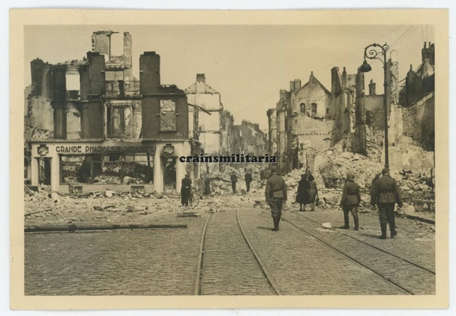 ORIG. FOTO 10.PD Sanitäter zerstörtes CALAIS Frankreich 1940 EUR 16,50