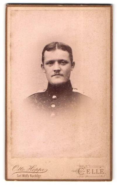 Fotografie Otto Hoppe, Celle, Altencellerthorstr. 7, Portrait Soldat in Uniform