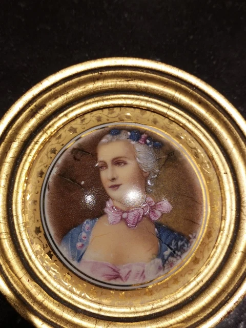 Peinture Miniature sur porcelaine  Portrait d une femme signée: ... boucher