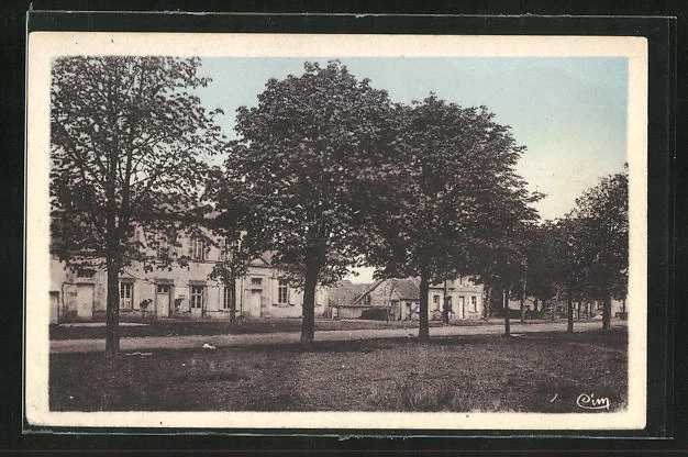 CPA Trois-Vevres, La Place et la Mairie