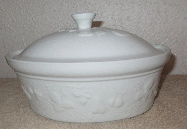Crate & Barrel 1.5 Quart White Fruit Embossed Oval Casserole