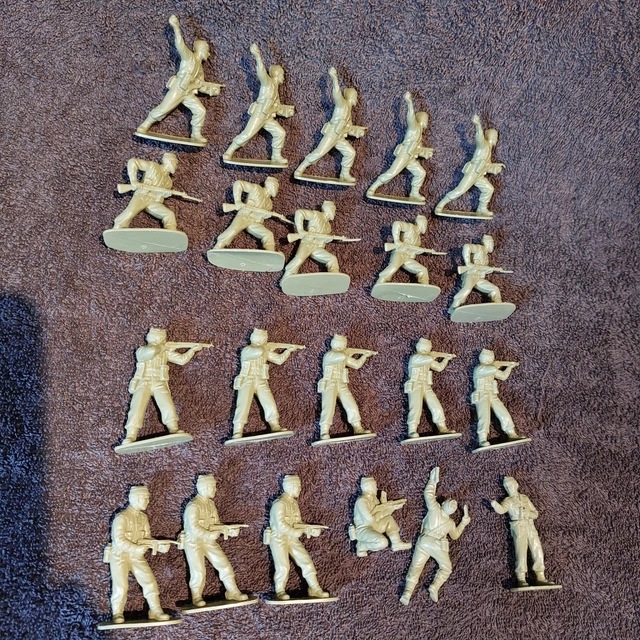VINTAGE AIRFIX 1/32 scale 1970s WW2 British Commando toy soldiers x 21 ...