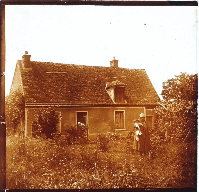 FRANCE Femme avec son chien Maison Photo c1925 Vintage Plaque de verre P74L27n