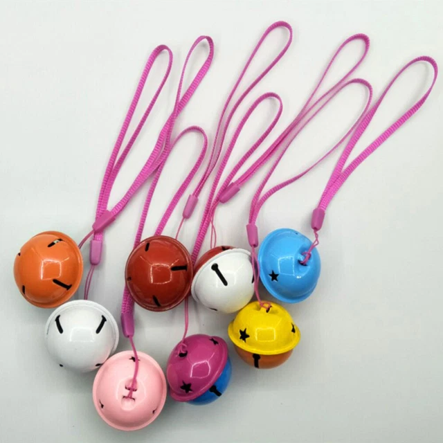 3 piezas Colgante Colorido Painted Jingle Bell con correa de cordón campanas de metal para