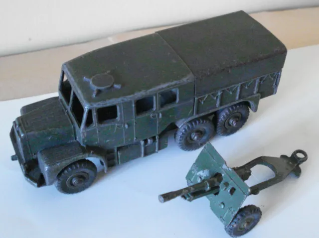 Dinky Army Diecast Scammell Artillery Tractor #689 and 25 Pounder Field Gun #686